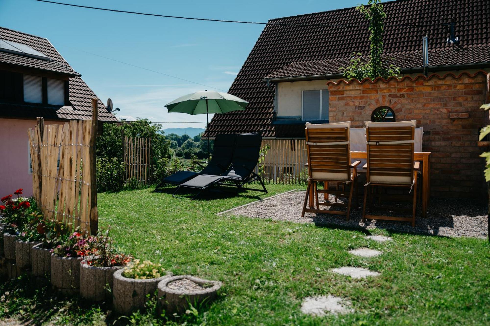 Ferienwohnung Am Weinberg Boetzingen Exterior photo